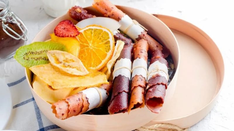 میوه خشک و لواشک تهیه‌ شده از میوه‌ های تازه و مرغوب